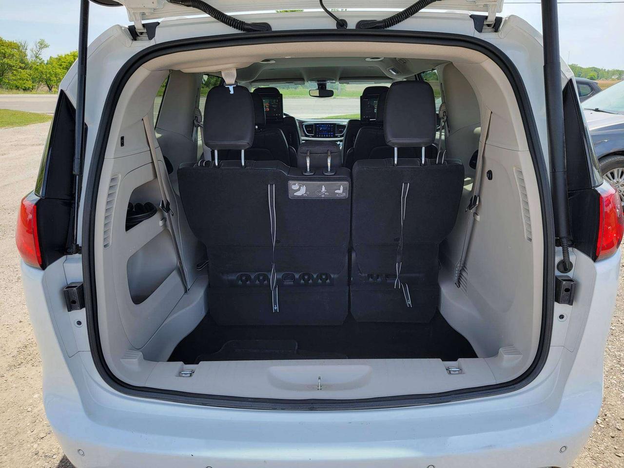 2017 Chrysler Pacifica Touring-L Plus Photo