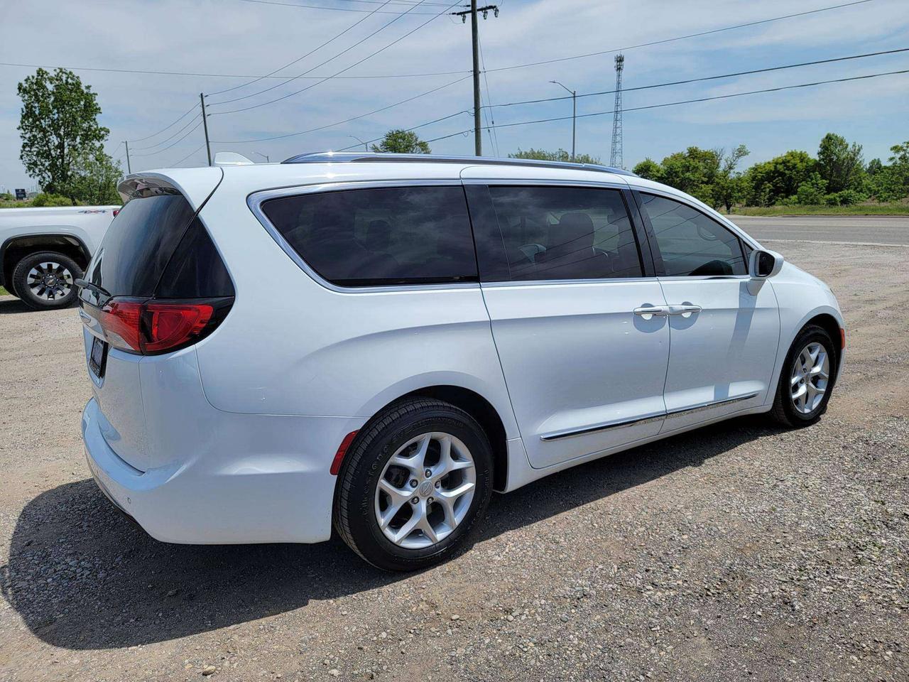 2017 Chrysler Pacifica Touring-L Plus Photo