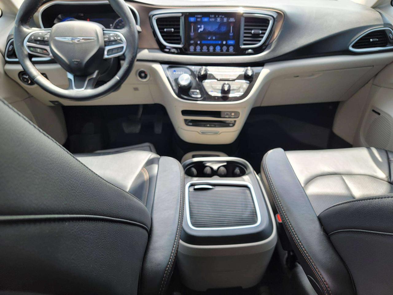 2017 Chrysler Pacifica Touring-L Plus Photo