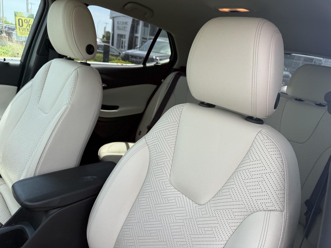 2023 Buick Encore GX Essence AWD   NO CLAIMS   ONE OWNER   BOSE Photo3