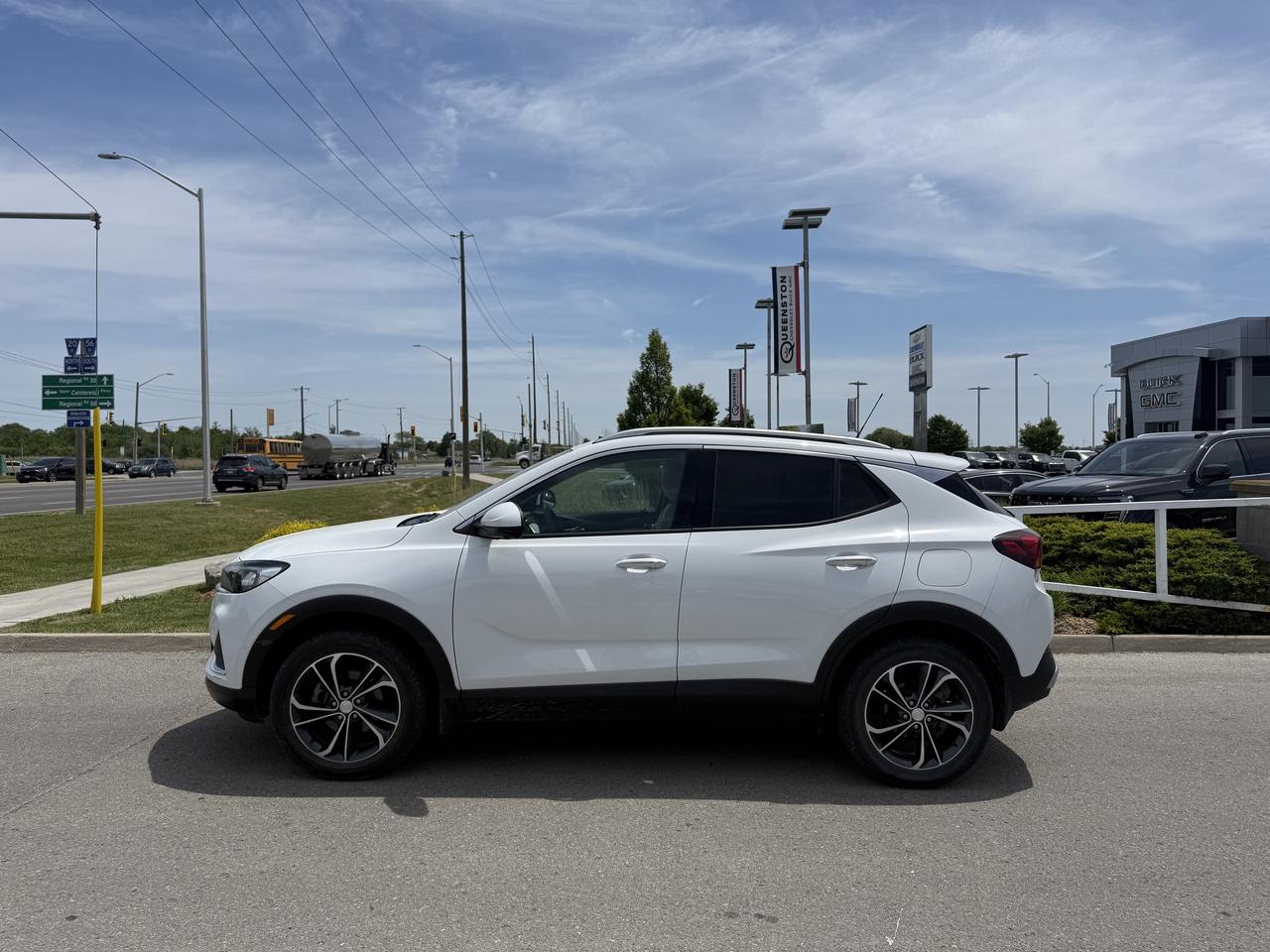 2023 Buick Encore GX Essence AWD   NO CLAIMS   ONE OWNER   BOSE Photo