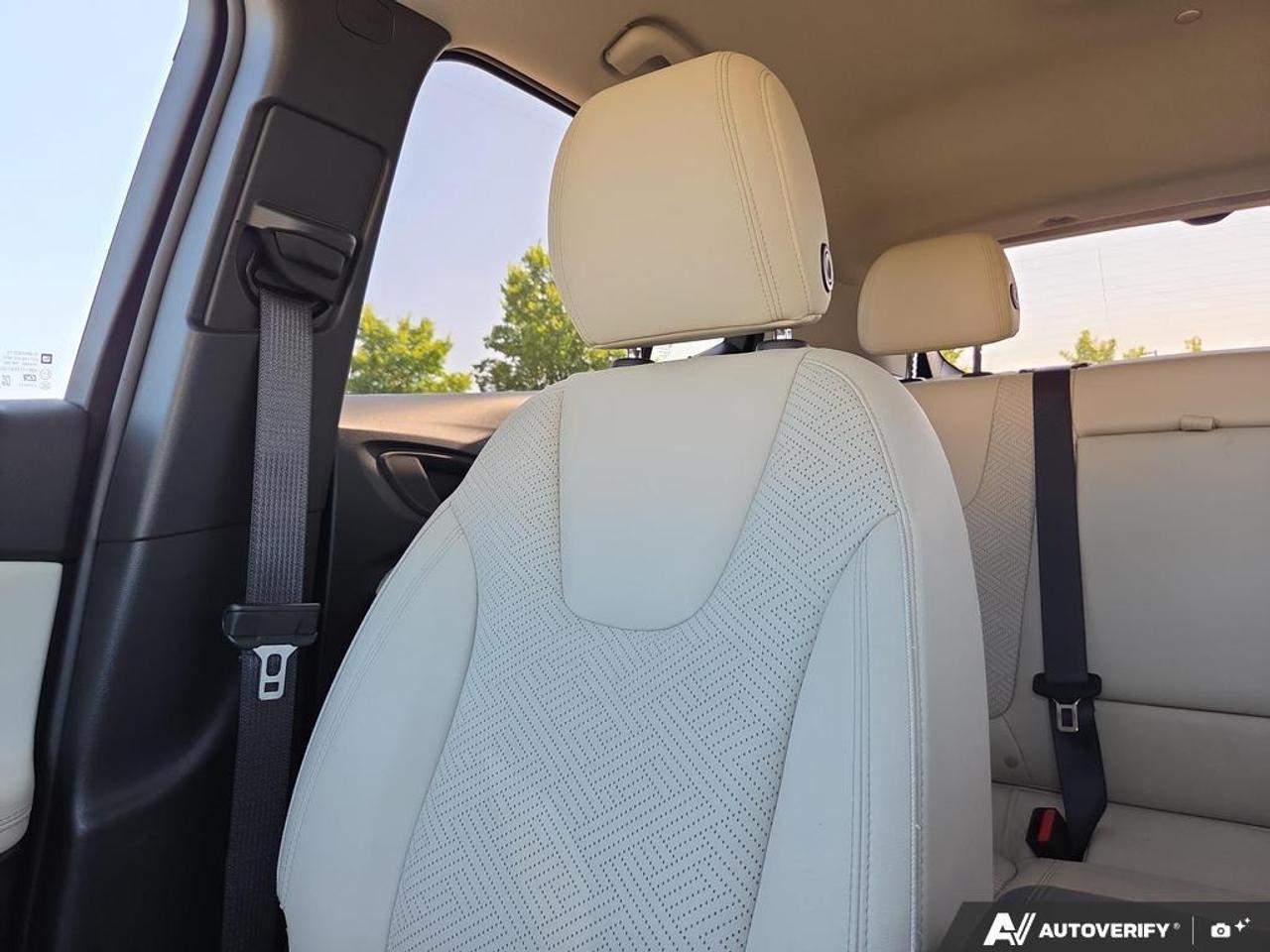 2023 Buick Encore GX Essence AWD   NO CLAIMS   ONE OWNER   BOSE Photo
