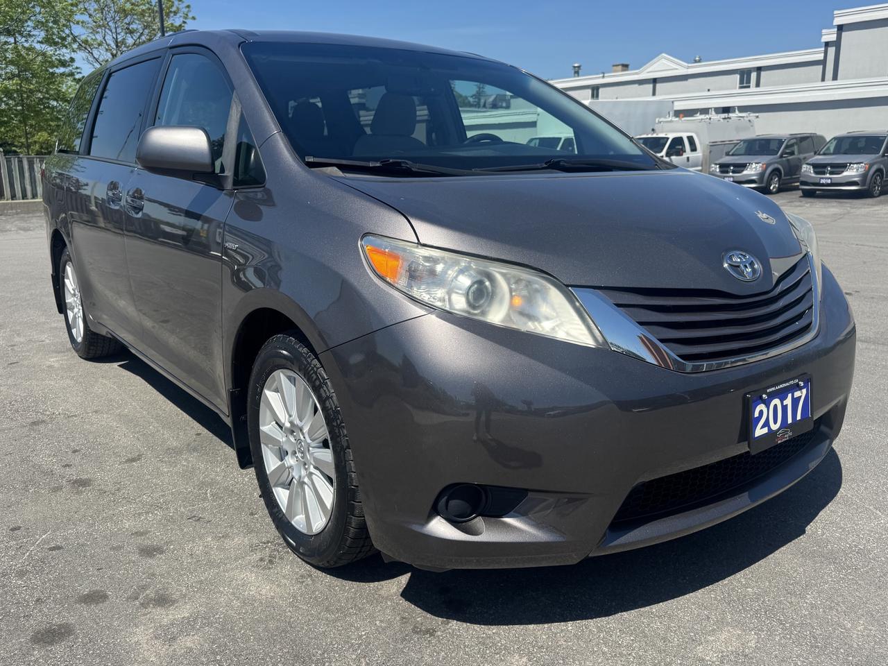 2017 Toyota Sienna 5dr LE 7-Pass AWD Photo