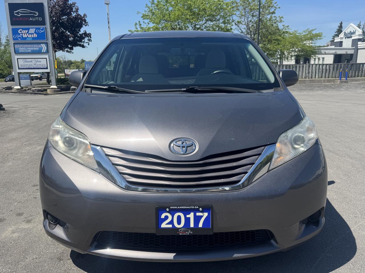 2017 Toyota Sienna 5dr LE 7-Pass AWD Photo