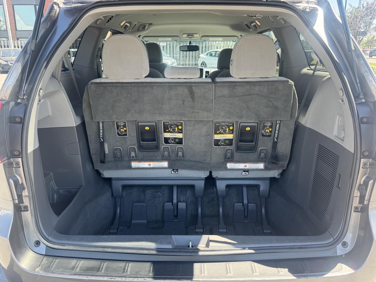 2017 Toyota Sienna 5dr LE 7-Pass AWD Photo