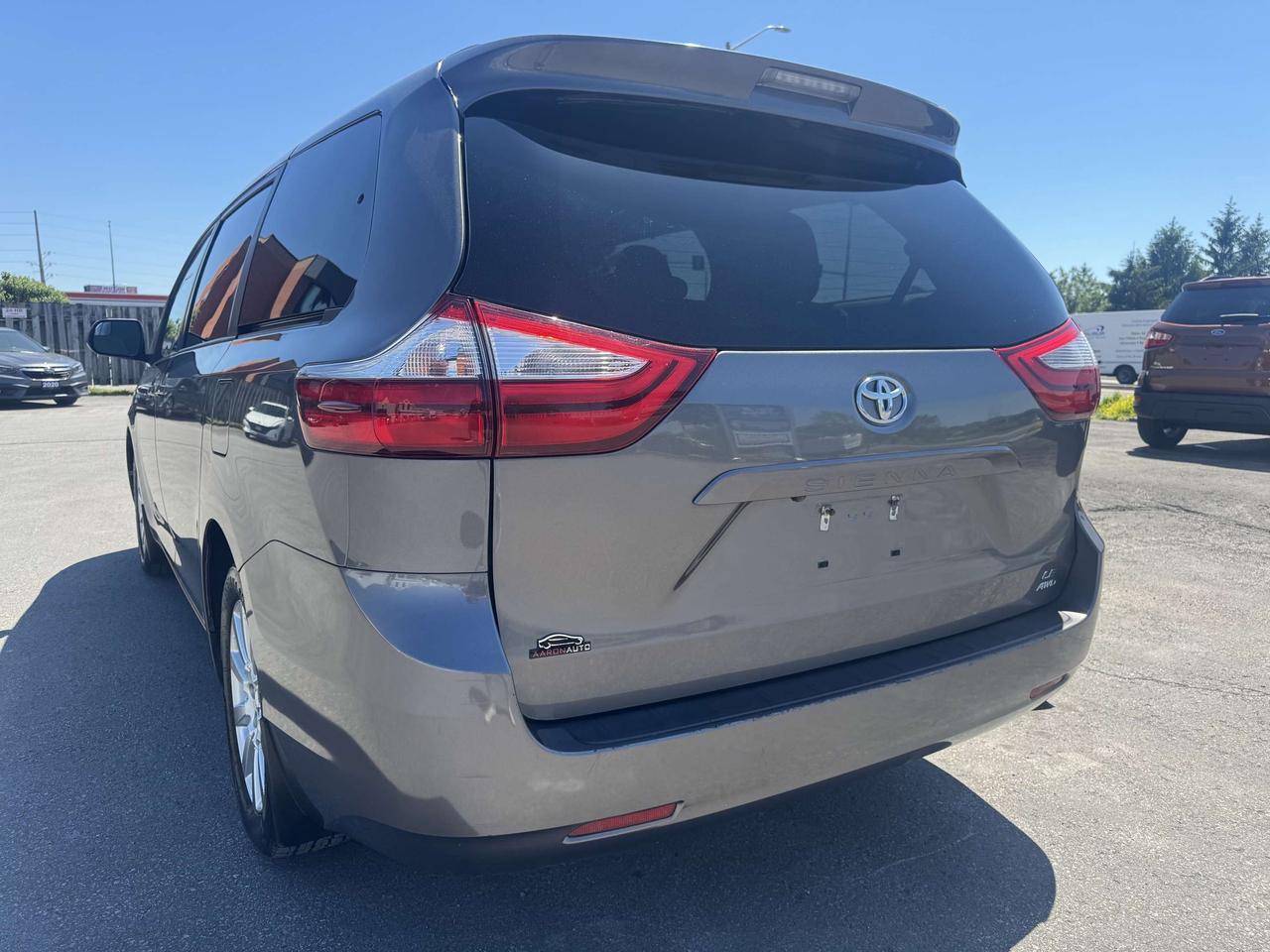 2017 Toyota Sienna 7-Pass AWD - Certified Photo