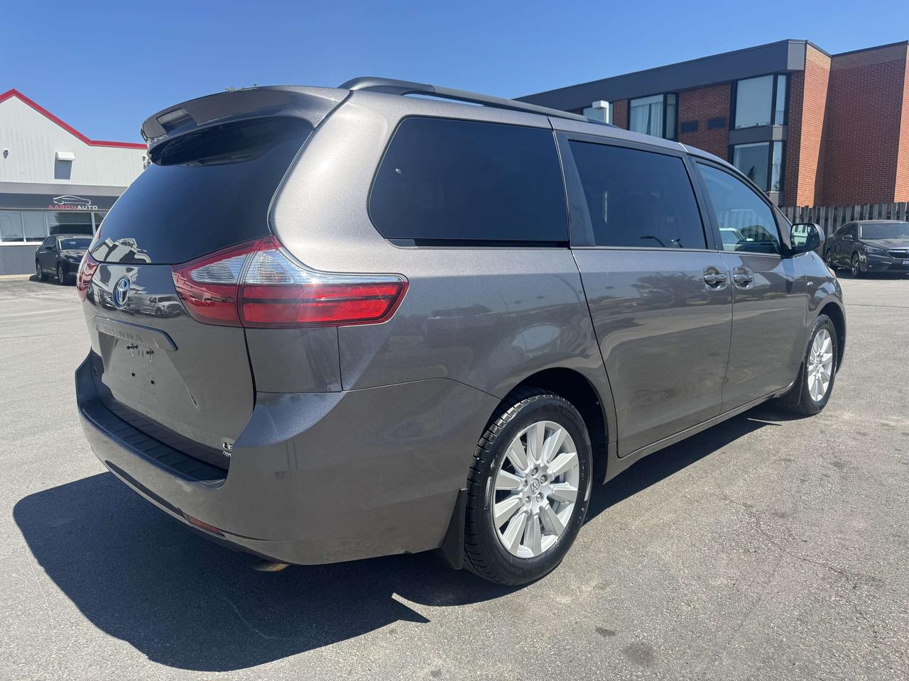 2017 Toyota Sienna 7-Pass AWD - Certified Photo