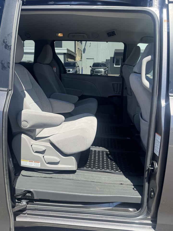 2017 Toyota Sienna 7-Pass AWD - Certified Photo