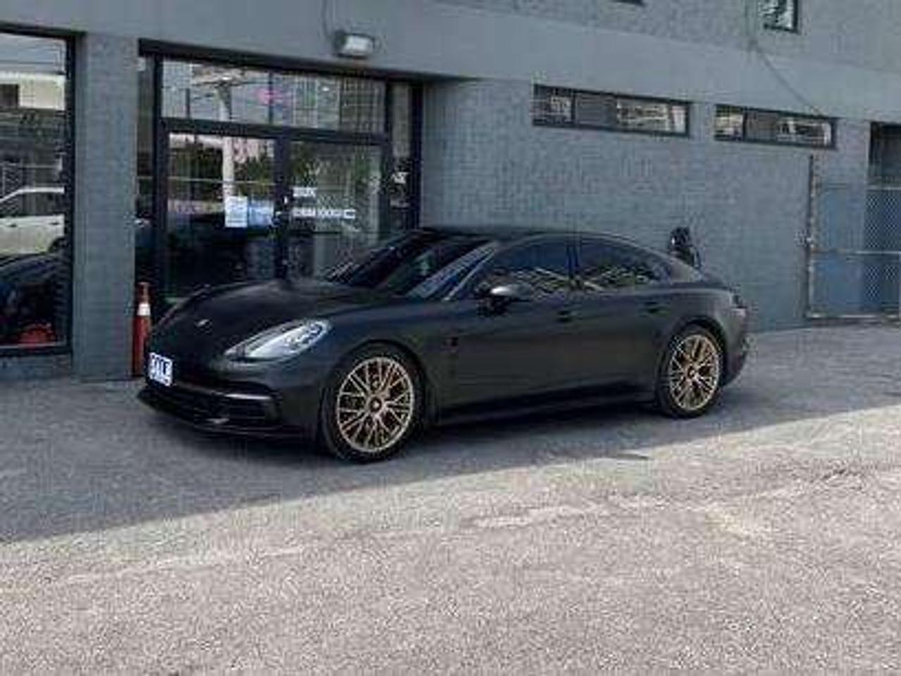 2018 Porsche Panamera 4 Photo0
