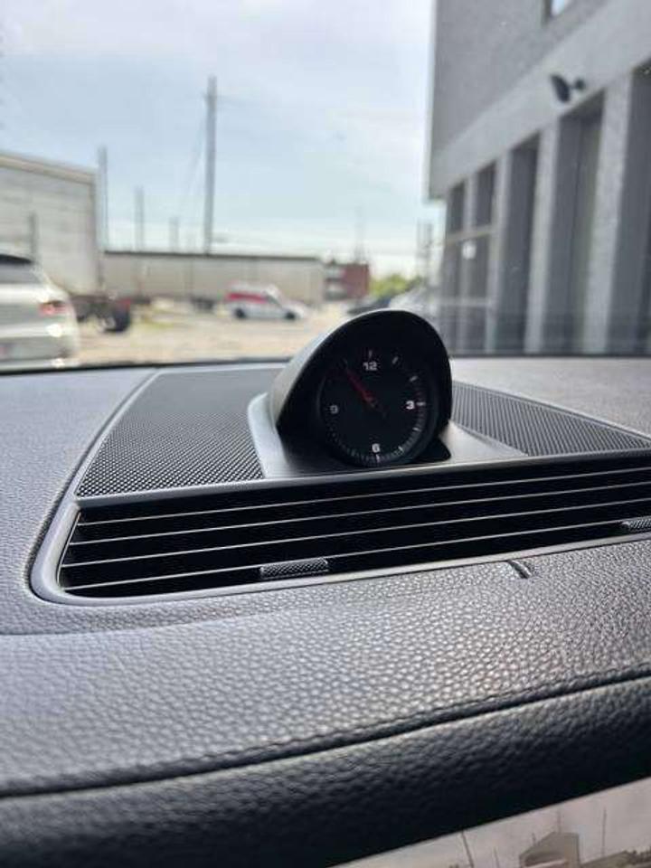 2018 Porsche Panamera 4 Photo