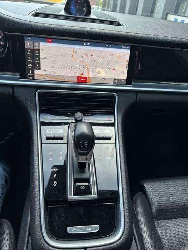 2018 Porsche Panamera 4 Photo