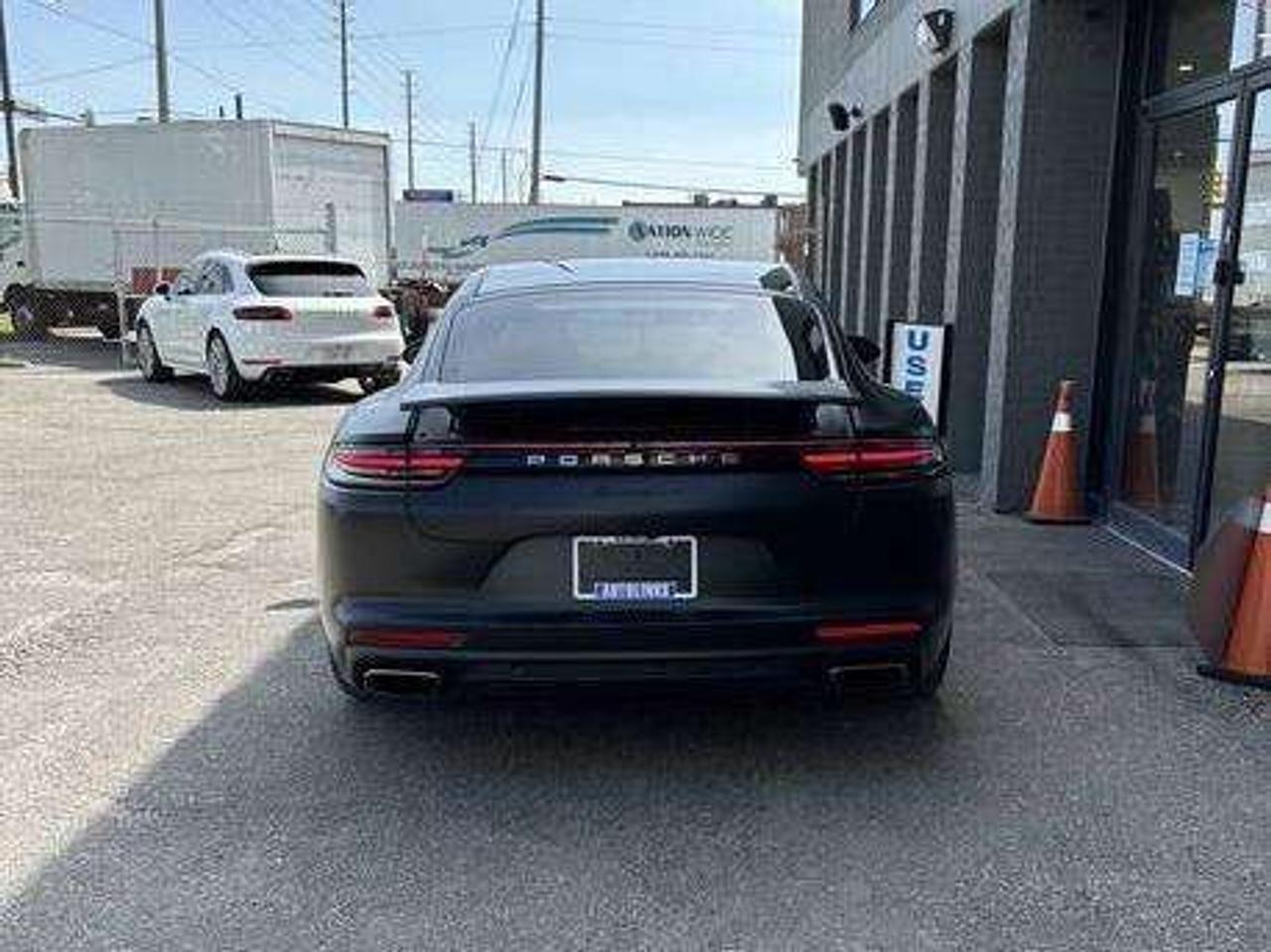 2018 Porsche Panamera 4 Photo