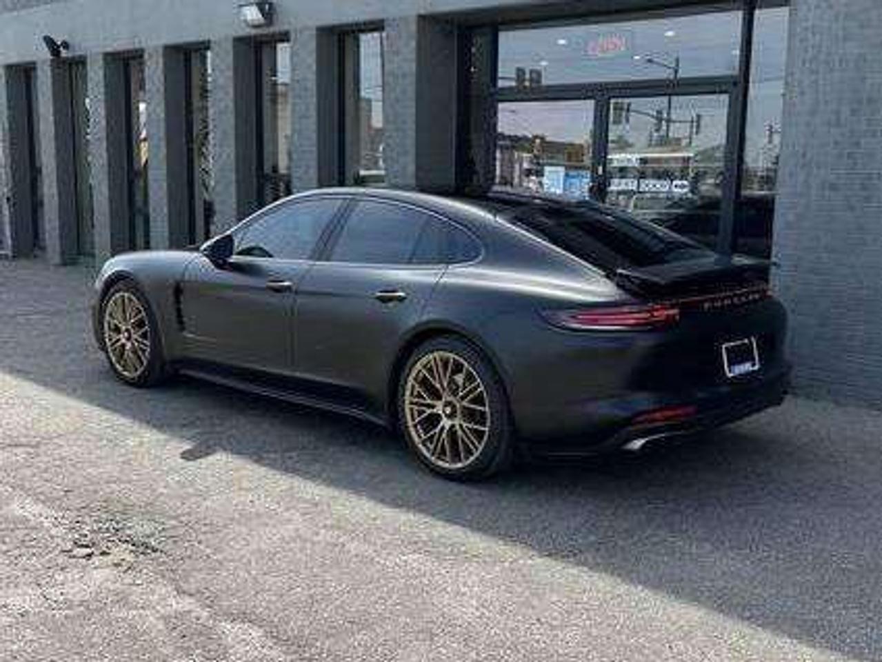 2018 Porsche Panamera 4 Photo