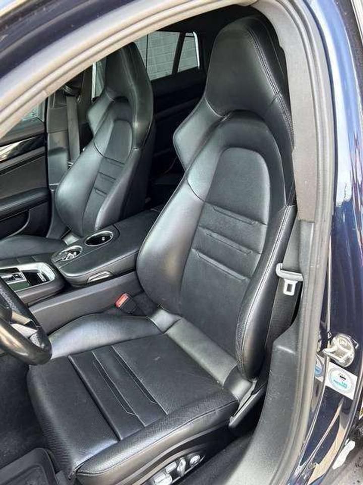 2018 Porsche Panamera 4 Photo