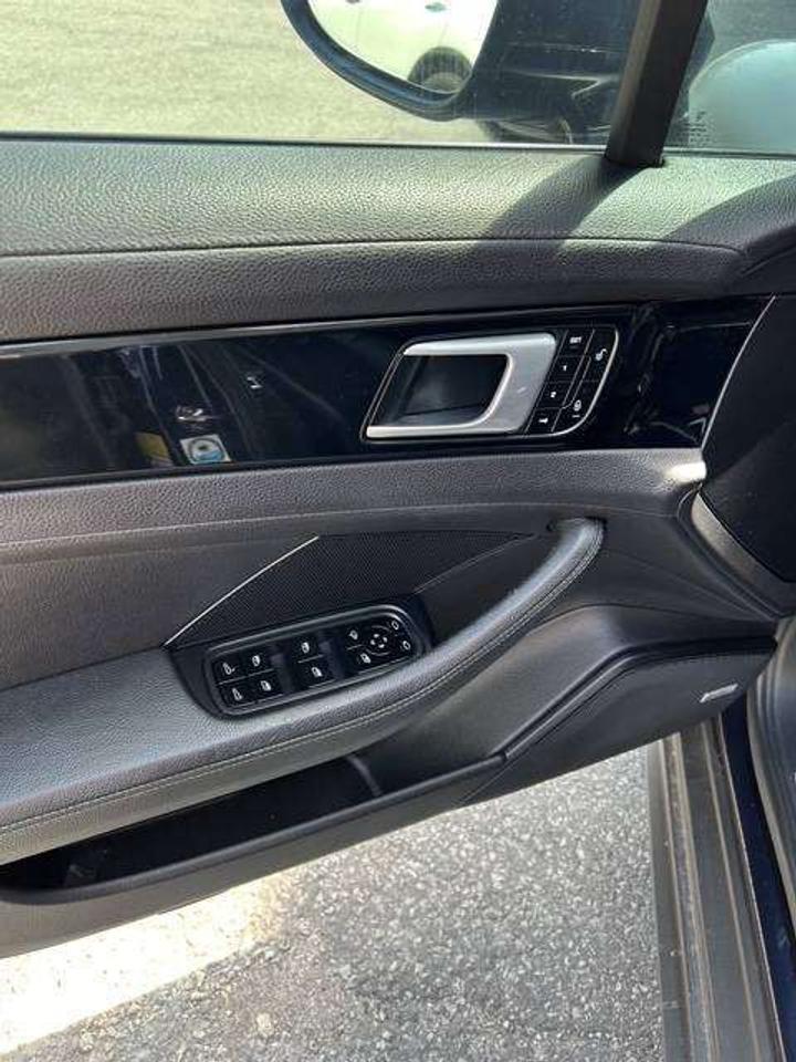 2018 Porsche Panamera 4 Photo
