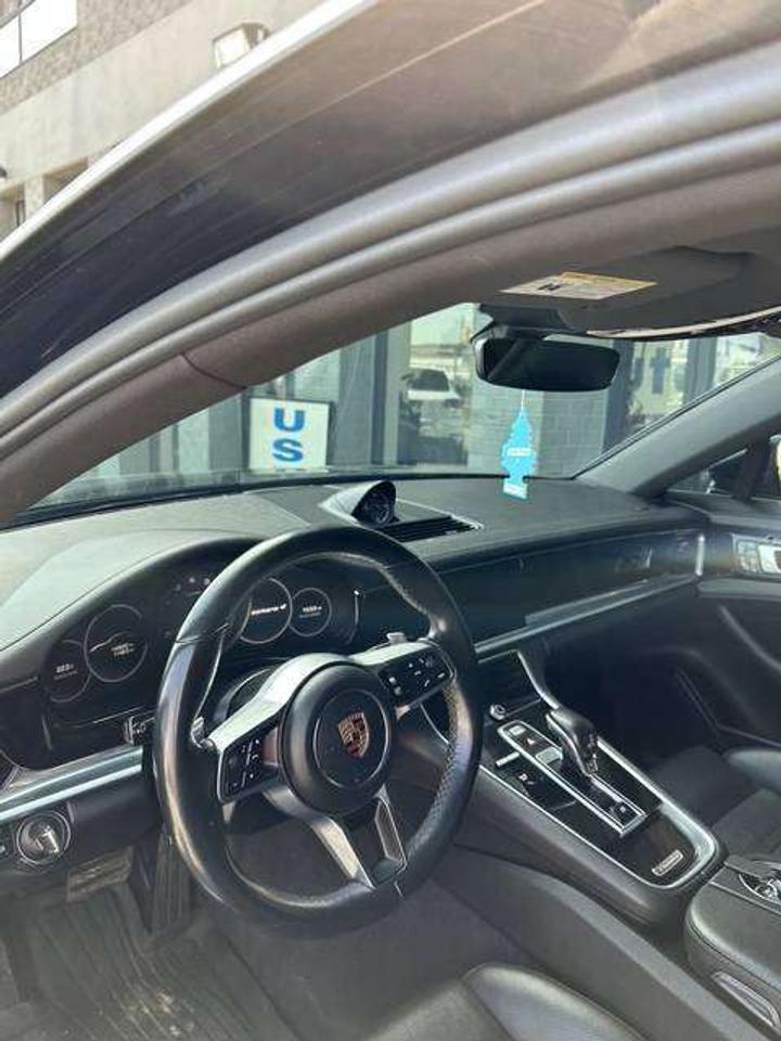 2018 Porsche Panamera 4 Photo