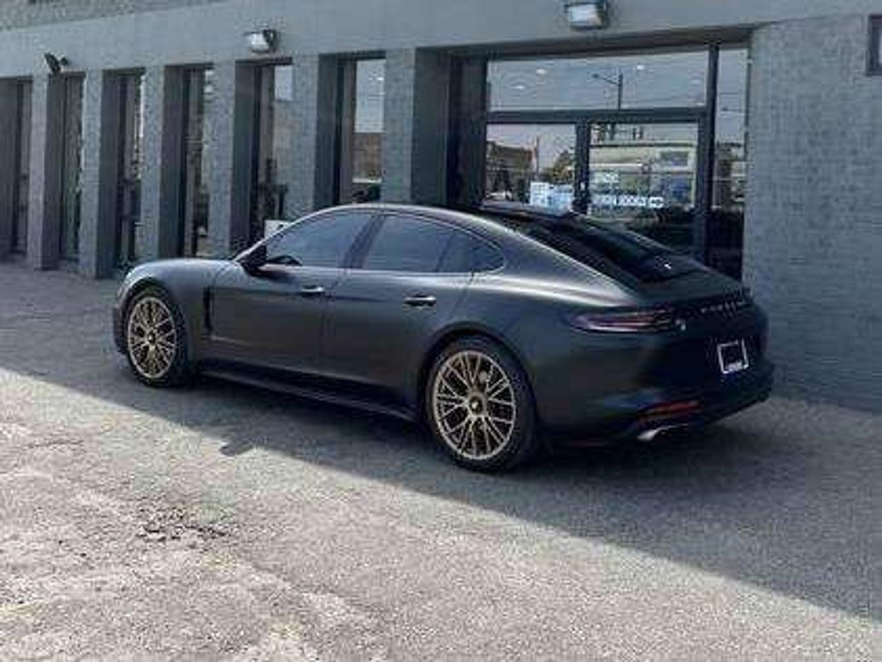 2018 Porsche Panamera 4 Photo