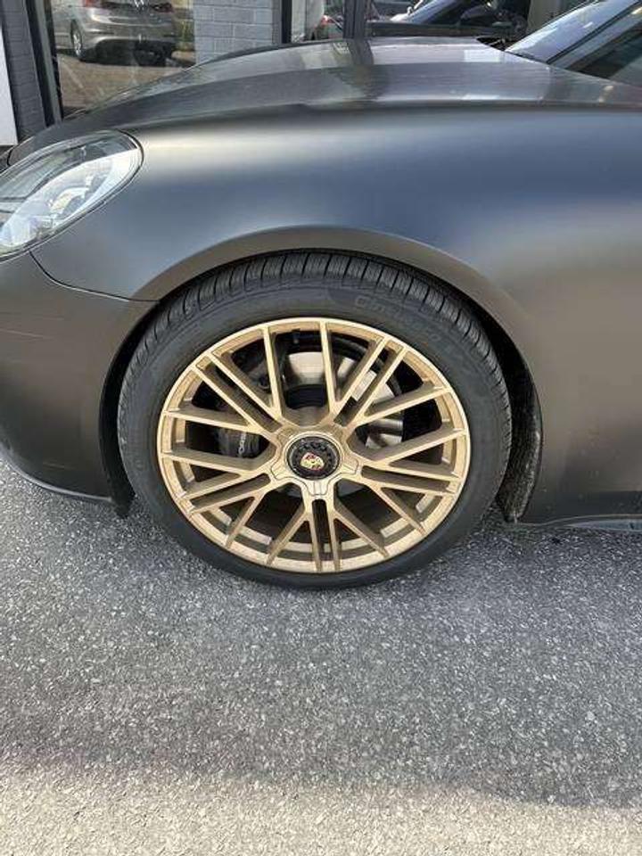 2018 Porsche Panamera 4 Photo