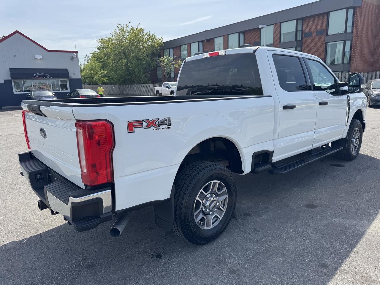 2025 Ford F-250 XLT 4WD Crew Cab Photo4