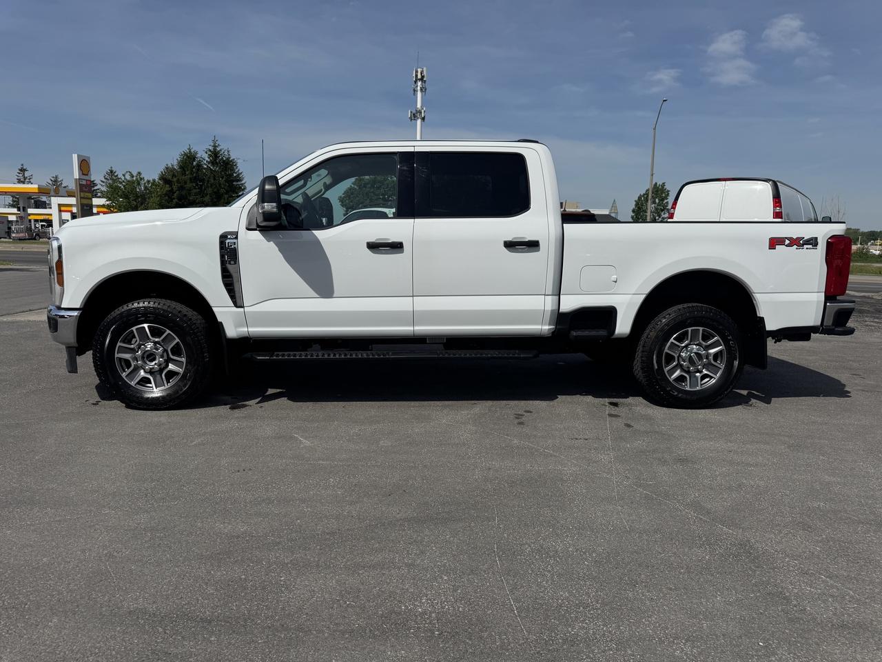 2025 Ford F-250 XLT 4WD Crew Cab Photo