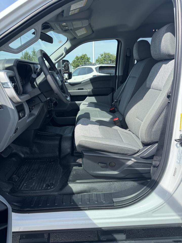2025 Ford F-250 XLT 4WD Crew Cab Photo