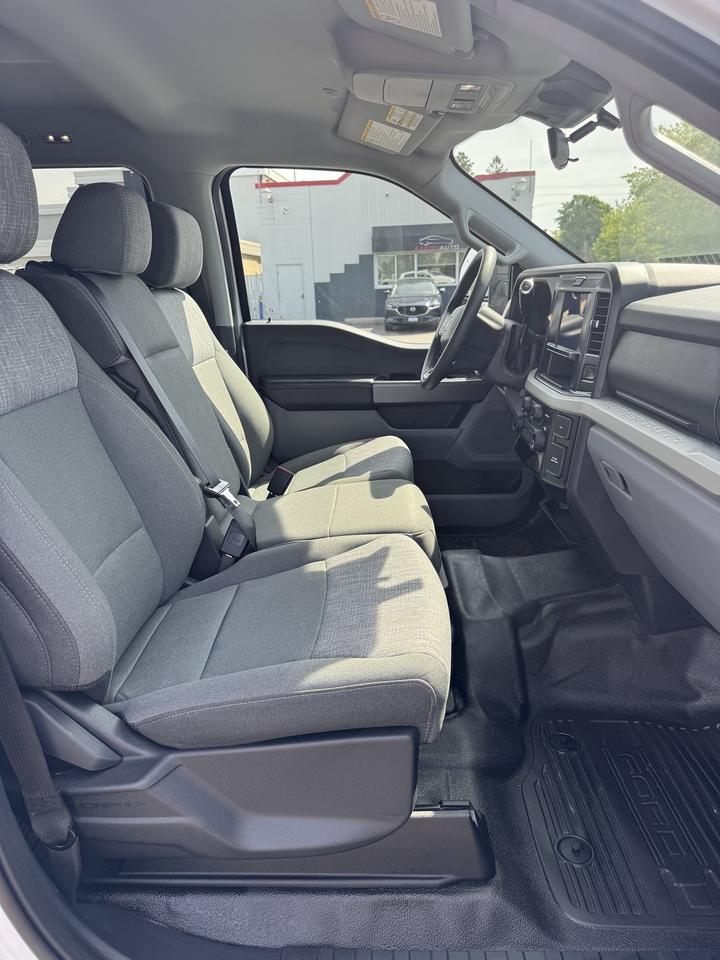 2025 Ford F-250 XLT 4WD Crew Cab Photo