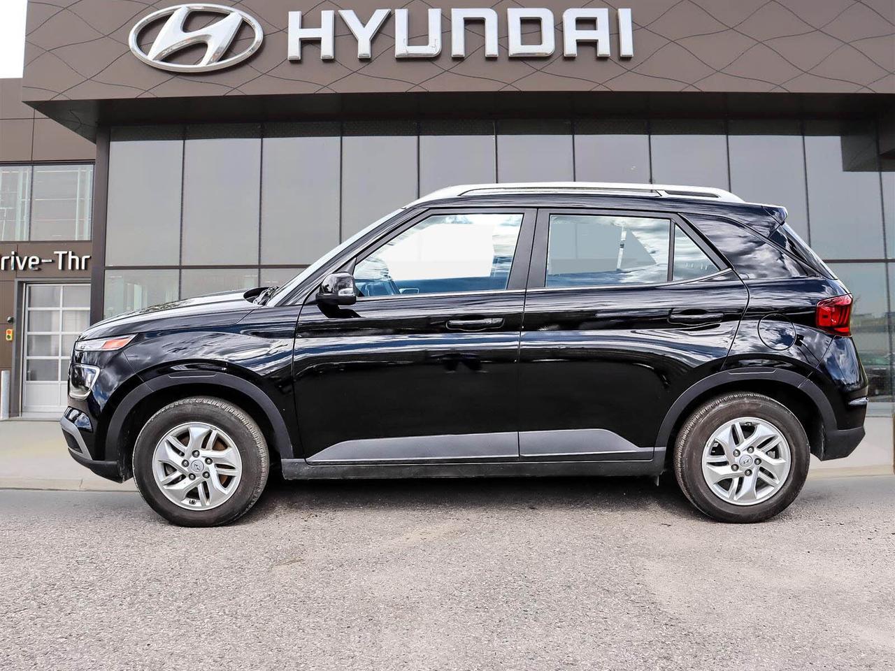 2024 Hyundai Venue PREFERRED Photo3