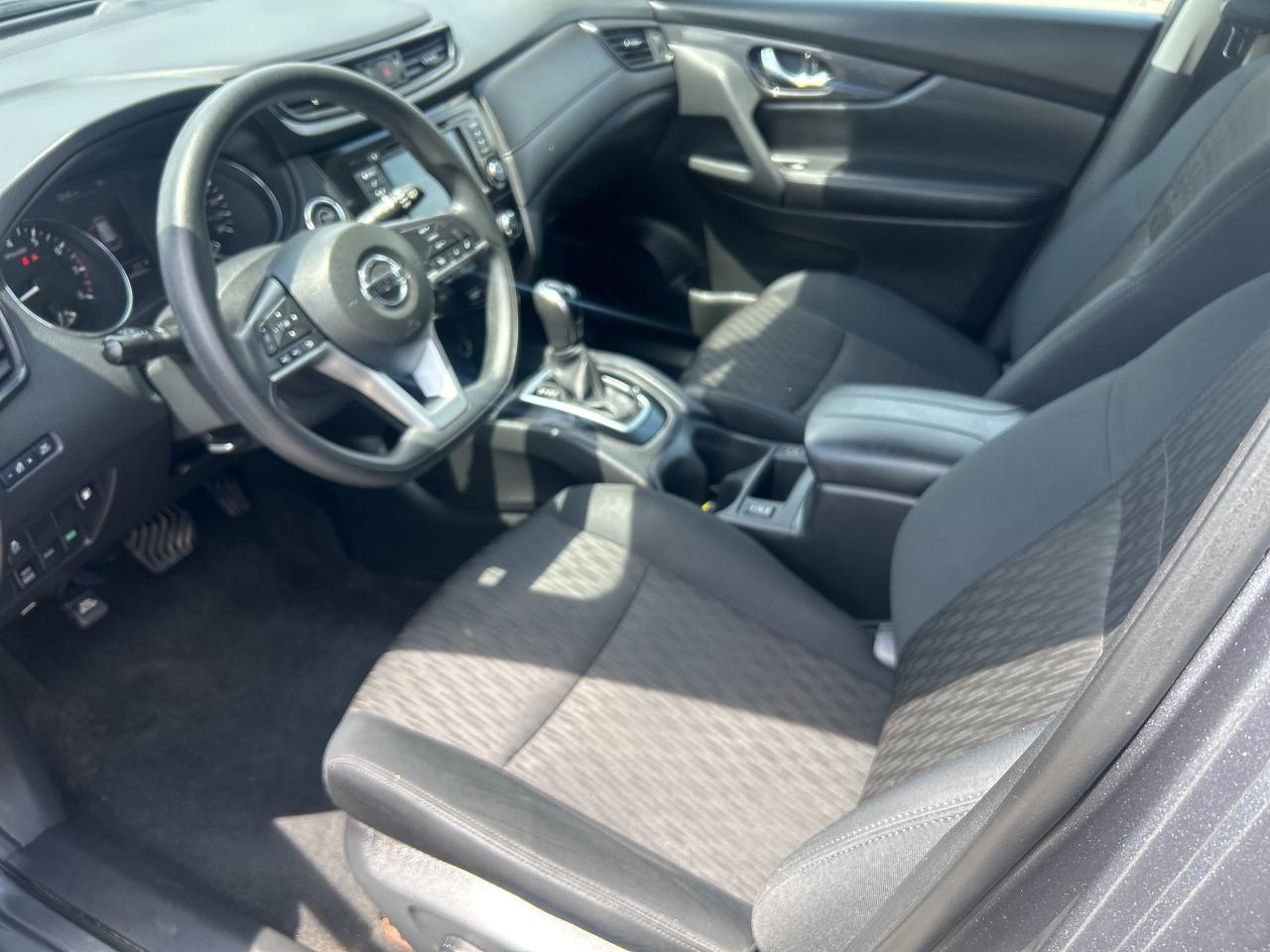 2018 Nissan Rogue SV, Backup Cam, Bluetooth, Pano Sunroof Photo