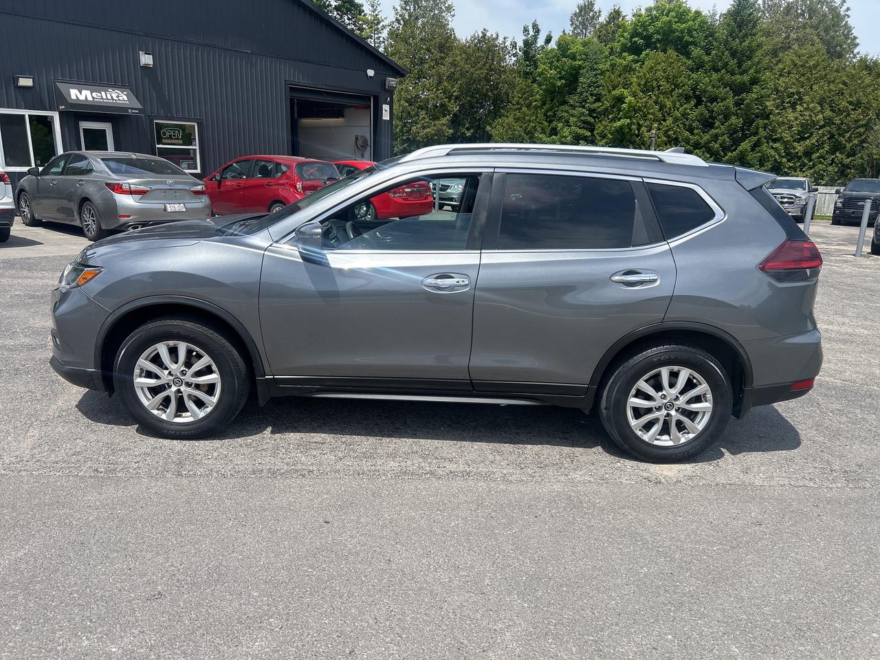 2018 Nissan Rogue SV, Backup Cam, Bluetooth, Pano Sunroof Photo