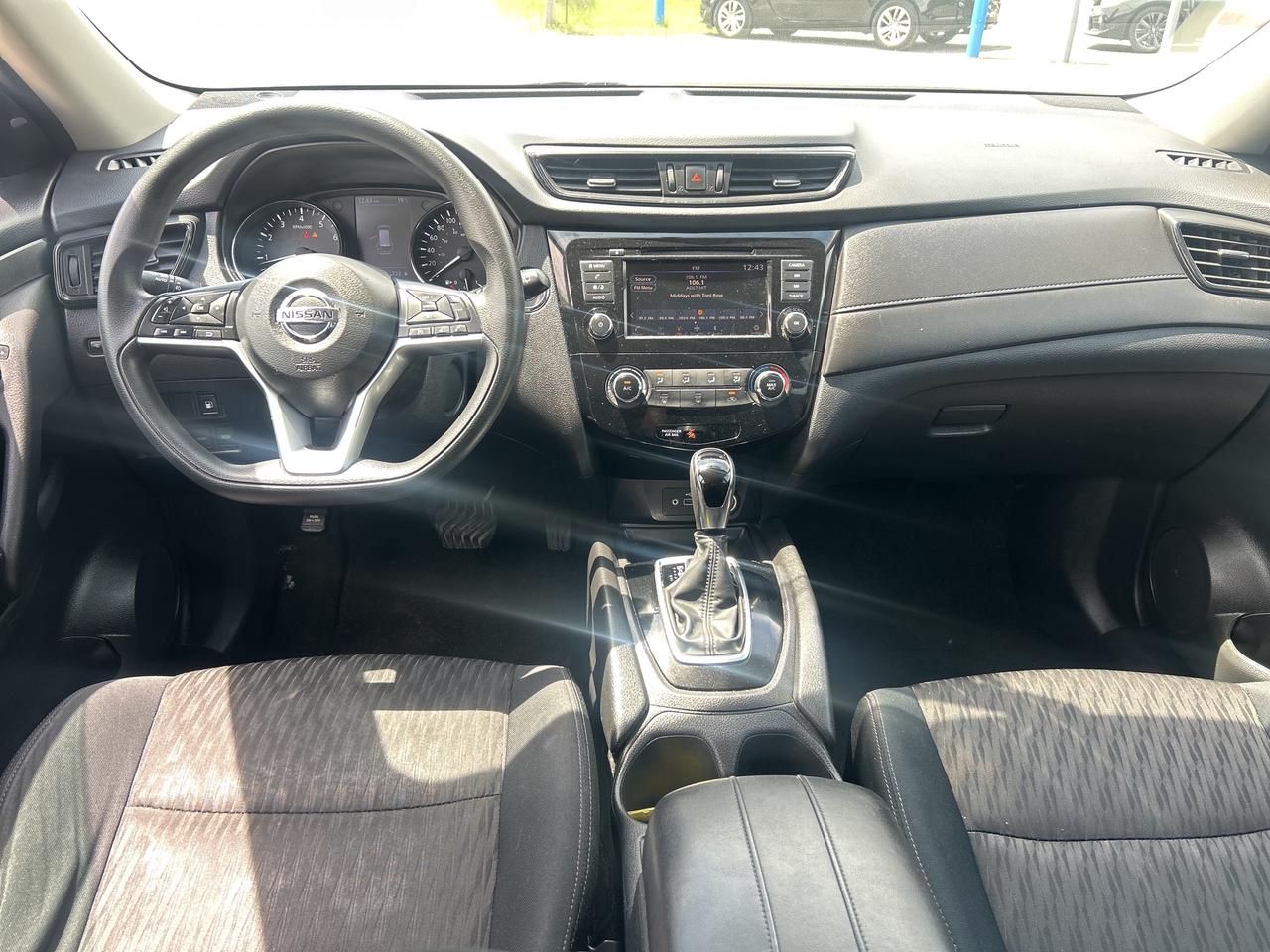 2018 Nissan Rogue SV, Backup Cam, Bluetooth, Pano Sunroof Photo