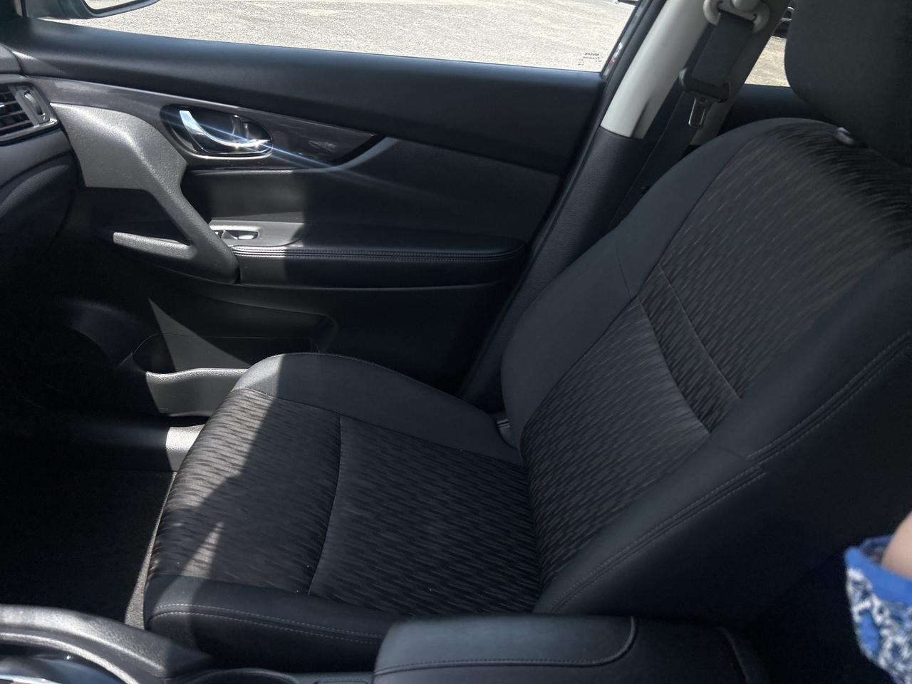 2018 Nissan Rogue SV, Backup Cam, Bluetooth, Pano Sunroof Photo