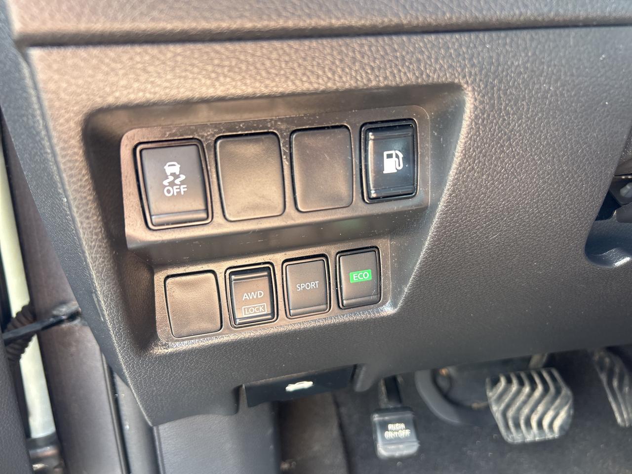 2018 Nissan Rogue SV, Backup Cam, Bluetooth, Pano Sunroof Photo