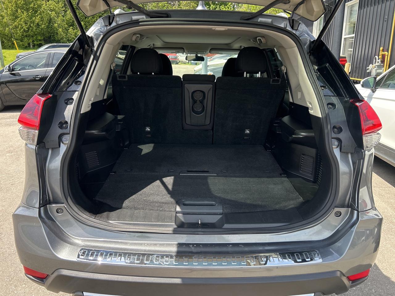 2018 Nissan Rogue SV, Backup Cam, Bluetooth, Pano Sunroof Photo