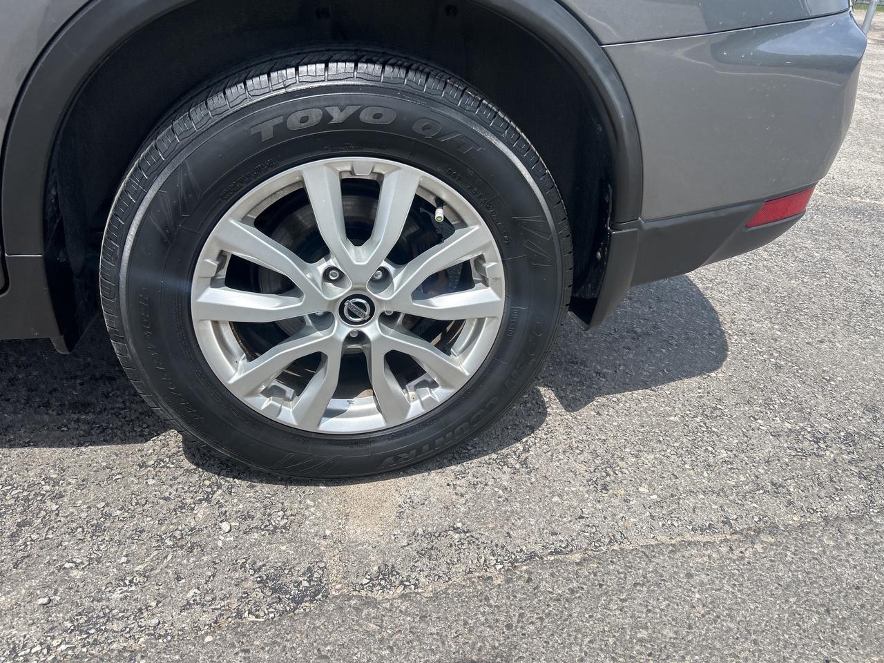2018 Nissan Rogue SV, Backup Cam, Bluetooth, Pano Sunroof Photo