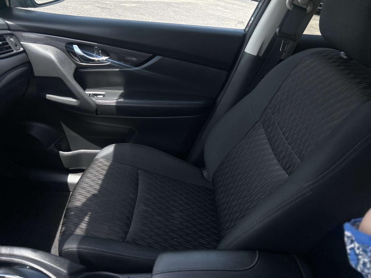 2018 Nissan Rogue SV, Backup Cam, Bluetooth, Pano Sunroof Photo