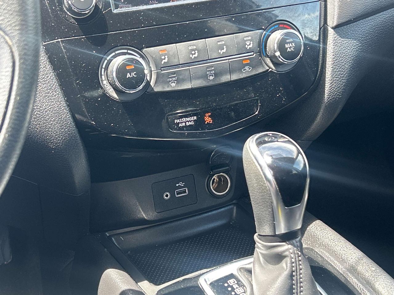2018 Nissan Rogue SV, Backup Cam, Bluetooth, Pano Sunroof Photo