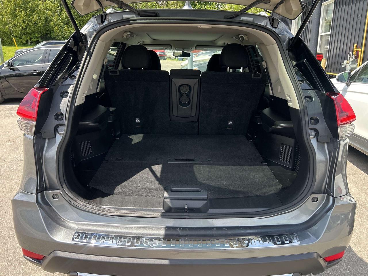 2018 Nissan Rogue SV, Backup Cam, Bluetooth, Pano Sunroof Photo