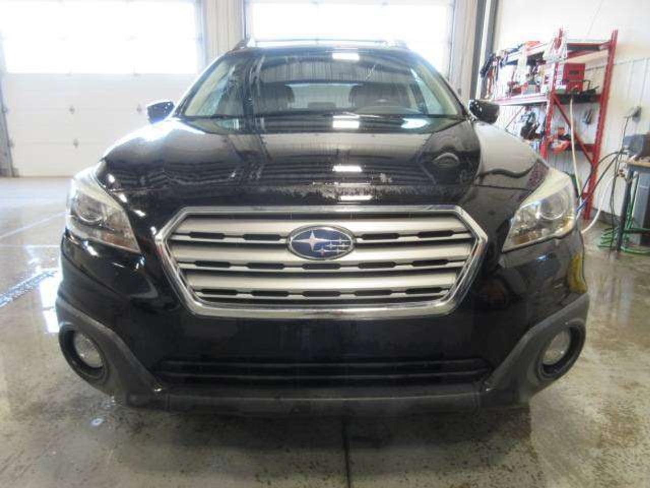 2016 Subaru Outback 3.6R W/LIMITED & TECH, NAV, ROOF, LEATHER, 146K! Photo2