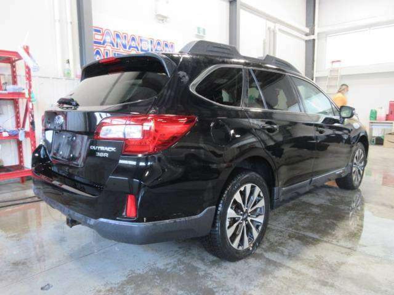 2016 Subaru Outback 3.6R W/LIMITED & TECH, NAV, ROOF, LEATHER, 146K! Photo