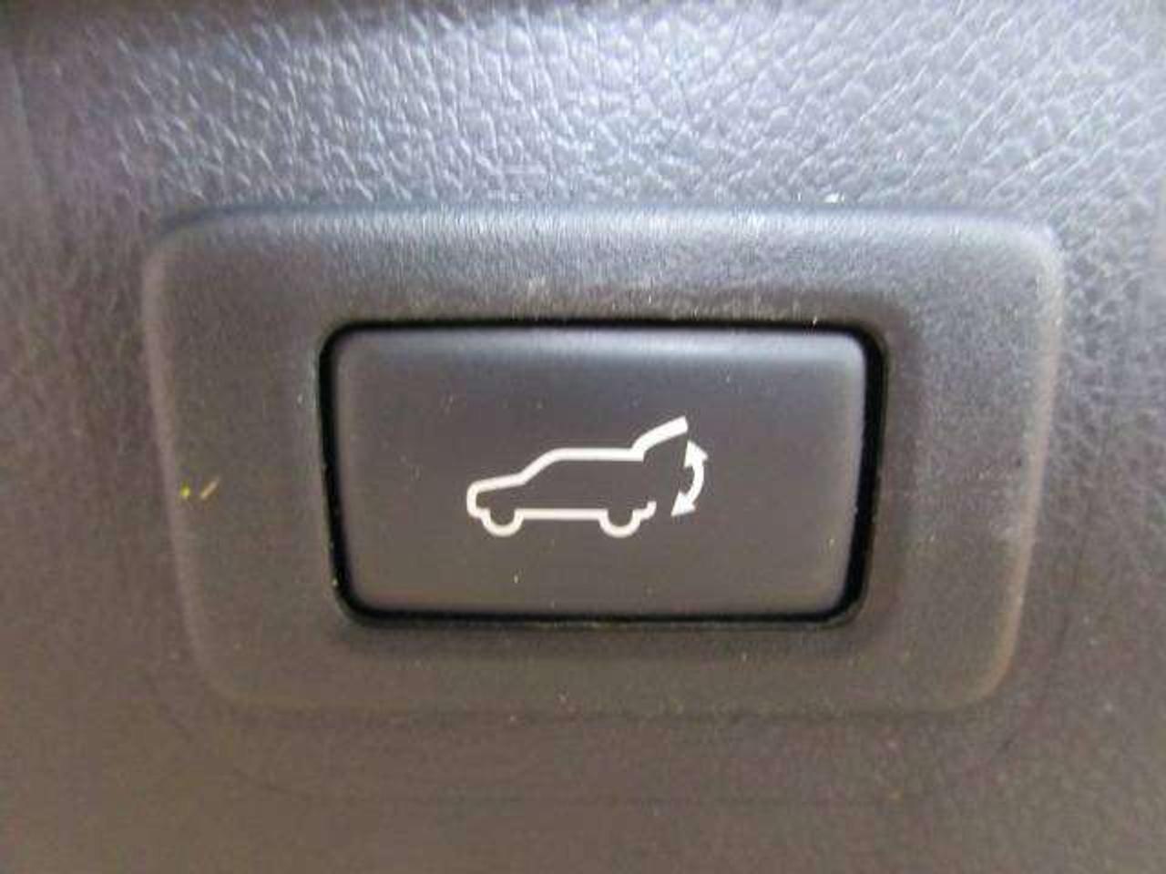 2016 Subaru Outback 3.6R W/LIMITED & TECH, NAV, ROOF, LEATHER, 146K! Photo