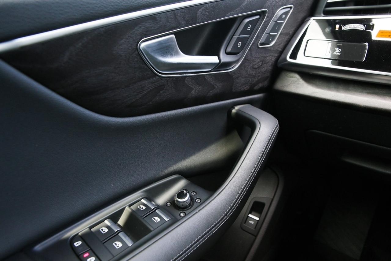 2023 Audi Q7 TECHNIK 3.0L TURBOCHARGED V6   QUATTRO AWD   7-PASSENGER LUXURY   PREMIUM PERFORMANCE SUV Photo