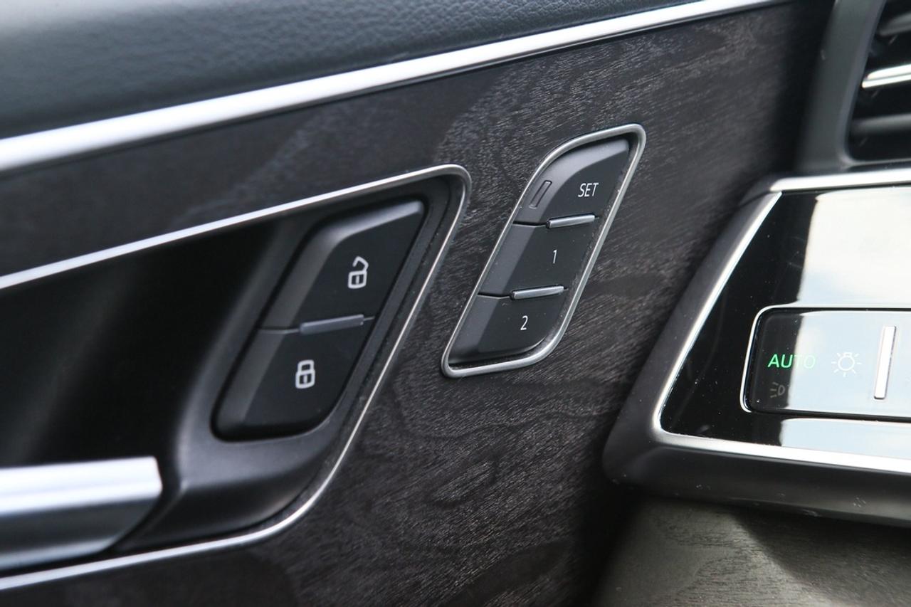 2023 Audi Q7 TECHNIK 3.0L TURBOCHARGED V6   QUATTRO AWD   7-PASSENGER LUXURY   PREMIUM PERFORMANCE SUV Photo