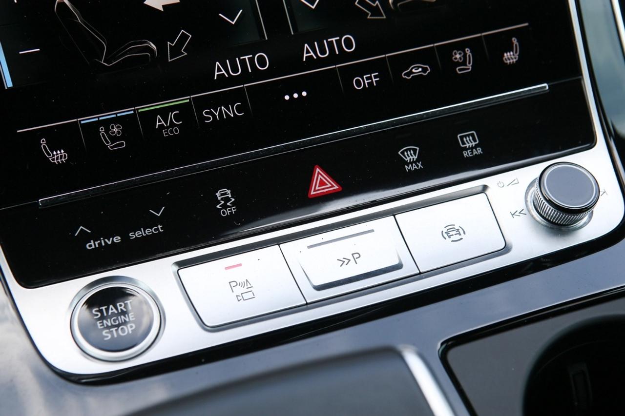 2023 Audi Q7 TECHNIK 3.0L TURBOCHARGED V6   QUATTRO AWD   7-PASSENGER LUXURY   PREMIUM PERFORMANCE SUV Photo