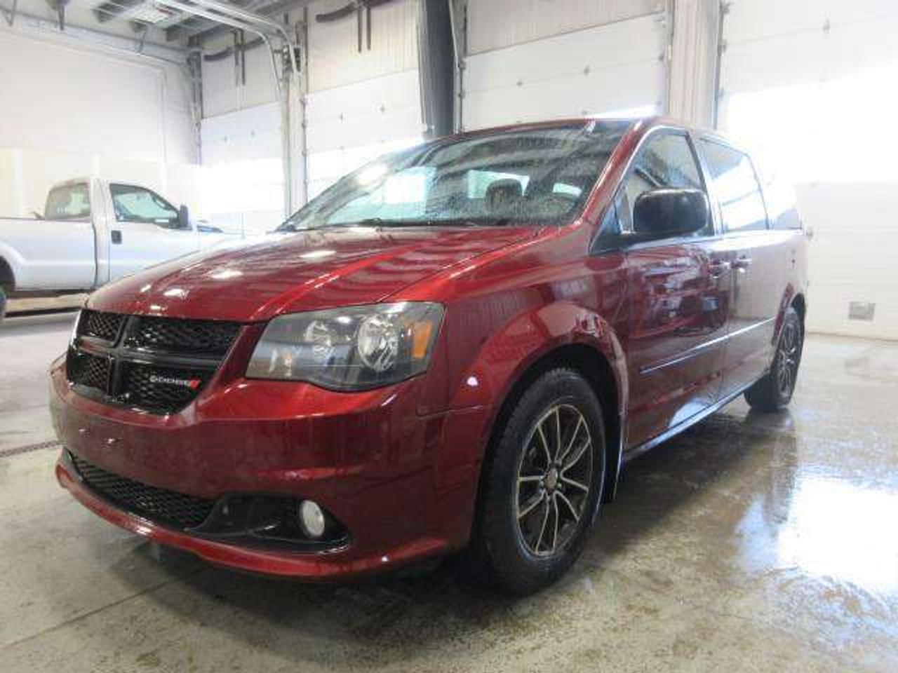 2017 Dodge Grand Caravan SXT, STOW-N-GO, ALLOYS, A/C, BT, CAMERA, 128K! Photo
