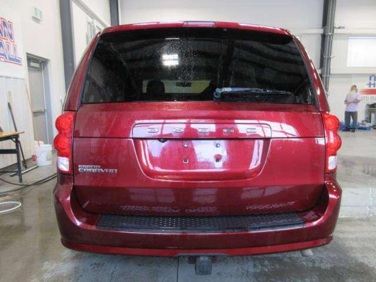 2017 Dodge Grand Caravan SXT, STOW-N-GO, ALLOYS, A/C, BT, CAMERA, 128K! Photo