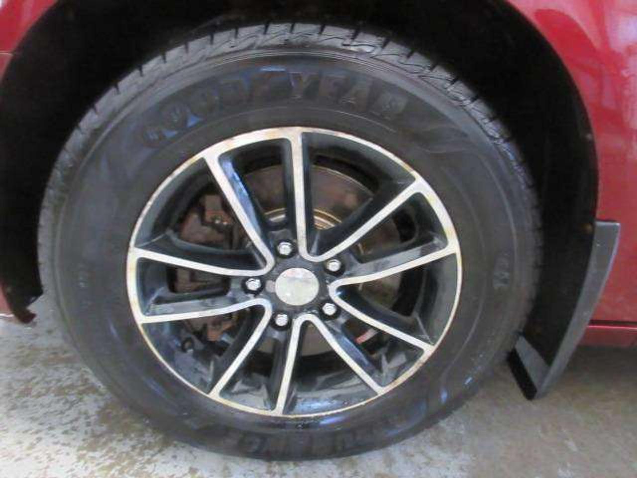 2017 Dodge Grand Caravan SXT, STOW-N-GO, ALLOYS, A/C, BT, CAMERA, 128K! Photo