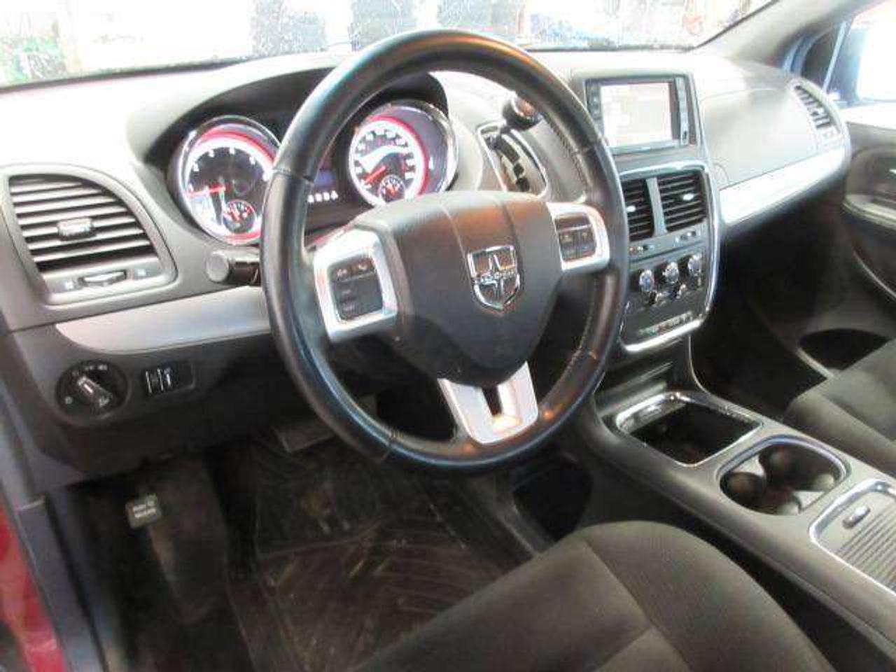 2017 Dodge Grand Caravan SXT, STOW-N-GO, ALLOYS, A/C, BT, CAMERA, 128K! Photo