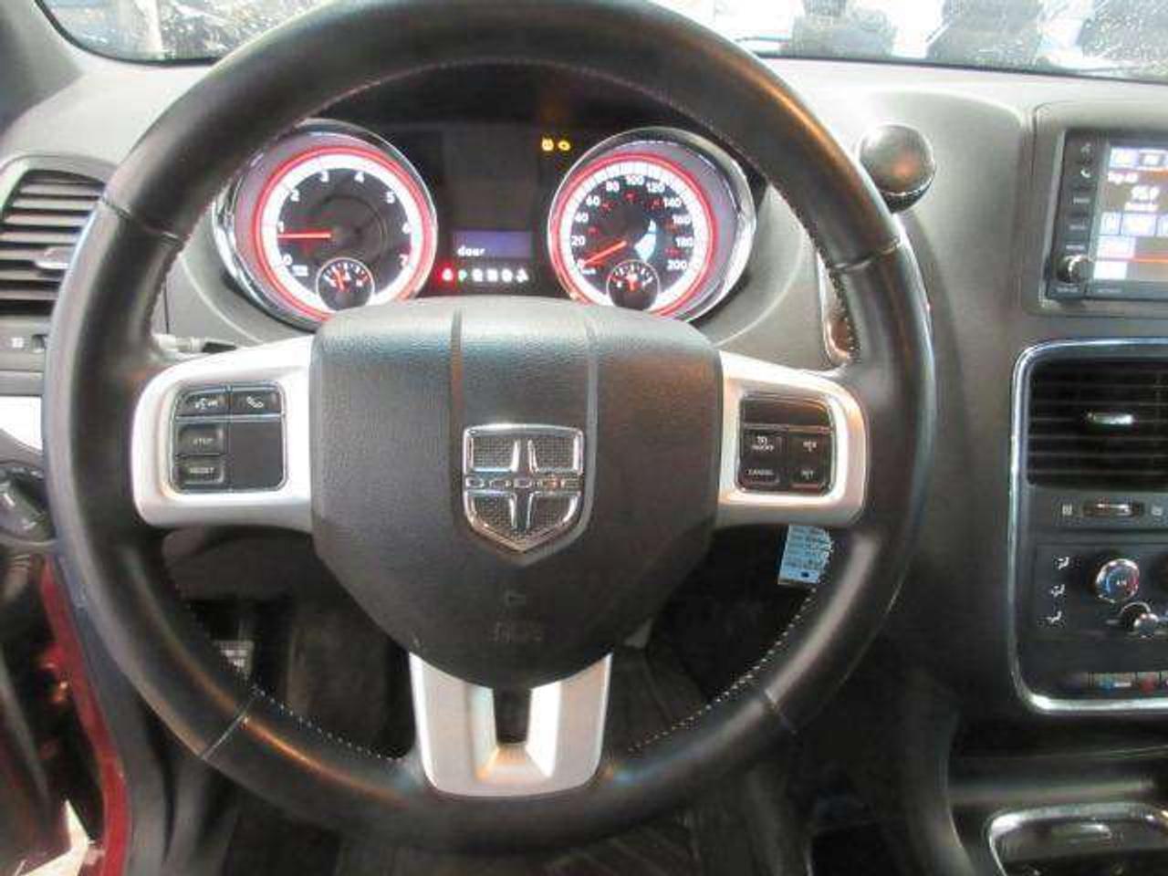 2017 Dodge Grand Caravan SXT, STOW-N-GO, ALLOYS, A/C, BT, CAMERA, 128K! Photo