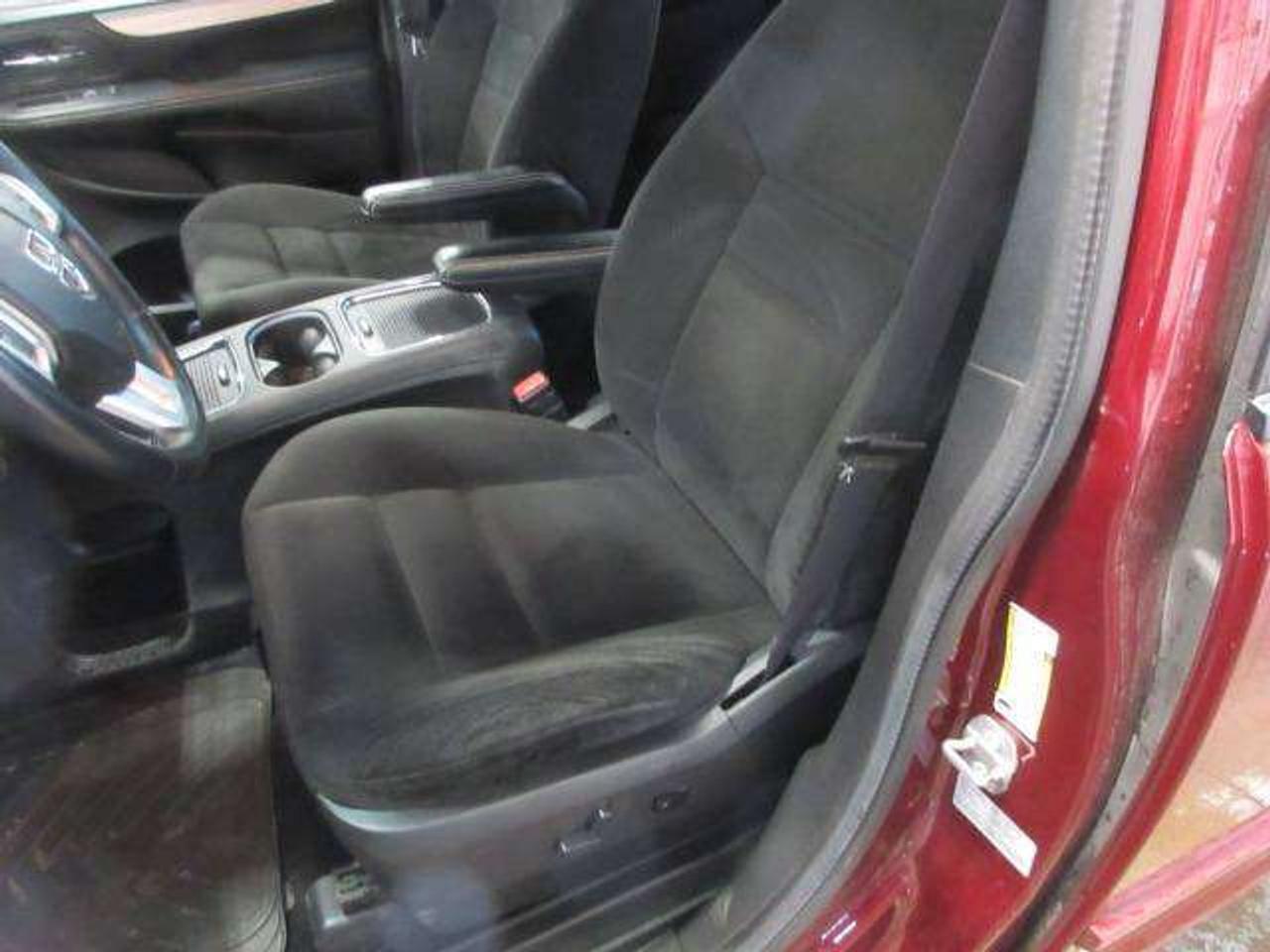 2017 Dodge Grand Caravan SXT, STOW-N-GO, ALLOYS, A/C, BT, CAMERA, 128K! Photo