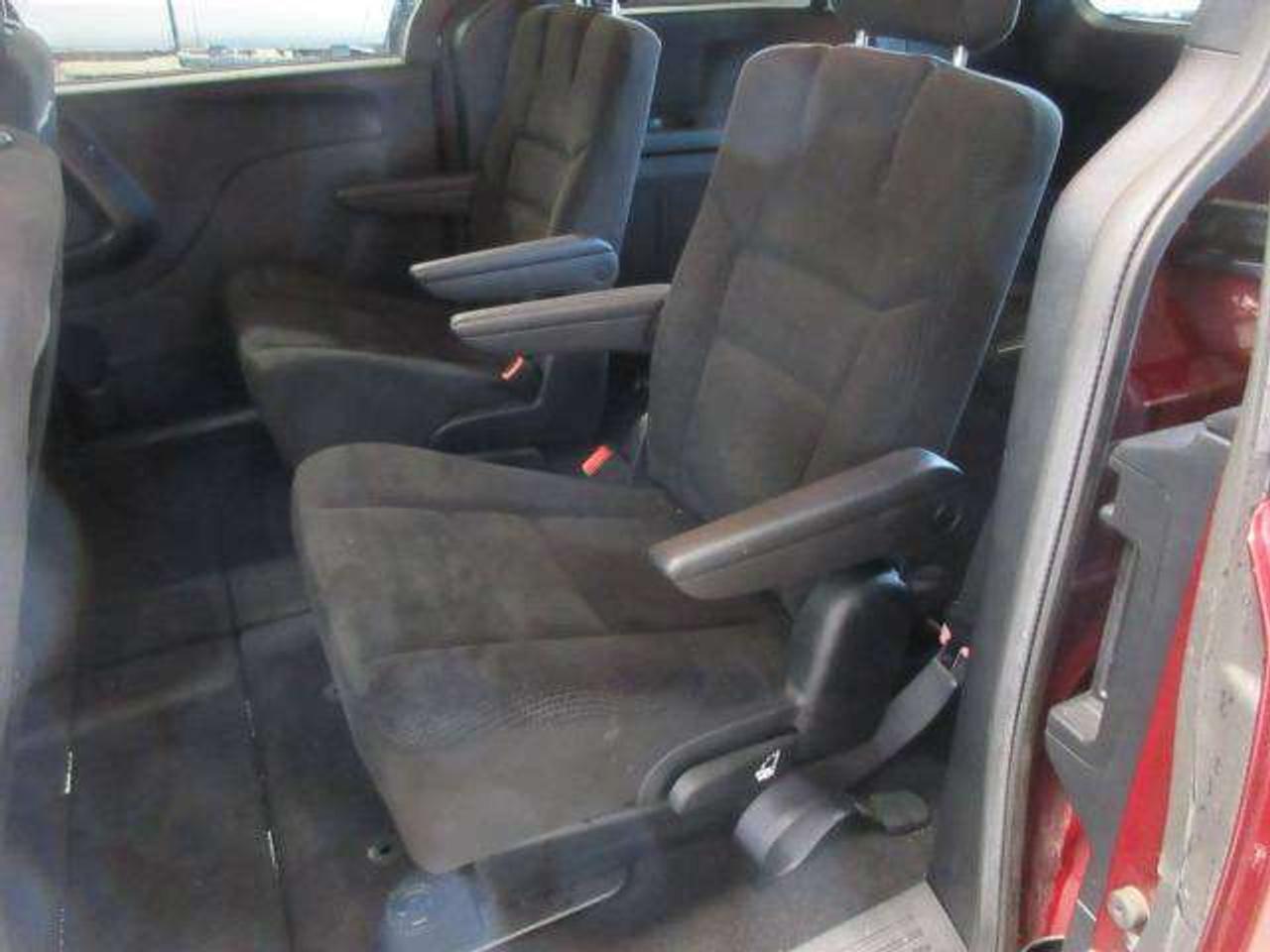 2017 Dodge Grand Caravan SXT, STOW-N-GO, ALLOYS, A/C, BT, CAMERA, 128K! Photo